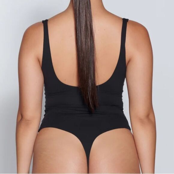 NWT Skims Fit everybody square neck bodysuit Onyx Medium BS-SCN-0294 - Picture 4 of 9